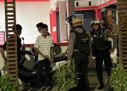 Personel Gabungan Bongkar dan Bakar Arena Sabung Ayam di Desa Bukit Harapan Gantarang