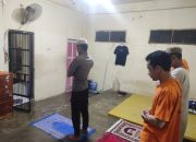 Petugas Piket dan Tahanan Polres Selayar Nikmati Makan Sahur dan Sholat Berjamaah Bersama
