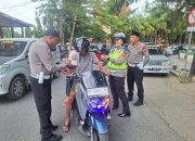 Berbagi Berkah Ramadhan, Kasat Lantas Polres Tator Berbagi Takjil Jelang Buka Puasa
