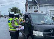 Berburu Berkah Ramadhan, Ditlantas Polda Sulbar Bagi-bagi Takjil dan Ajak Pengendara Tetap Tertib Berkendara