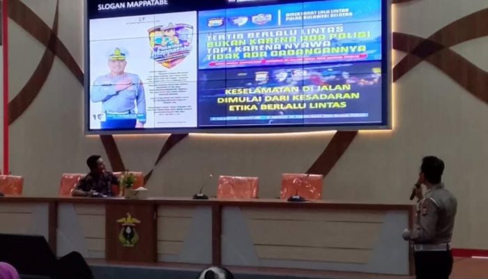 AKBP Qurnia Ricky Yantira Sosialisasikan Tertib Berlalu Lintas dan Perkenalkan Program “Polantas Mappatabe” di Hadapan Ratusan Mahasiswa Universitas Hasanuddin