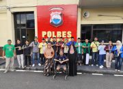 Polres Parepare Gandeng LSM dan OKP, Bersama Bagi Takjil Jelang Buka Puasa