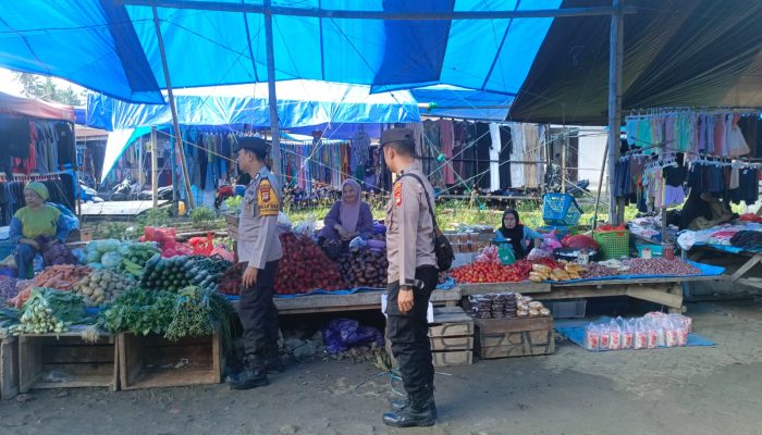 Personel Polsek Marioriwawo Hadir di Pasar Takalala, Pastikan Aktivitas Ramadhan Tetap Aman dan Lancar