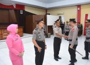 Dua Personel Polres Bulukumba Terima Kenaikan Pangkat Pengabdian.