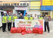 Kasat Lantas Polres Gowa Pimpin Bagi Takjil Jelang Buka Puasa