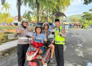 Berkah dan Humanis, Ditlantas Polda Sulbar Berbagi Takjil dan Sisipkan Pesan Keselamatan