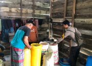 Bhabinkamtibmas Tubo Sendana Kontrol Hasil Panen Jagung, Dorong Petani Jual Hasil ke Bulog