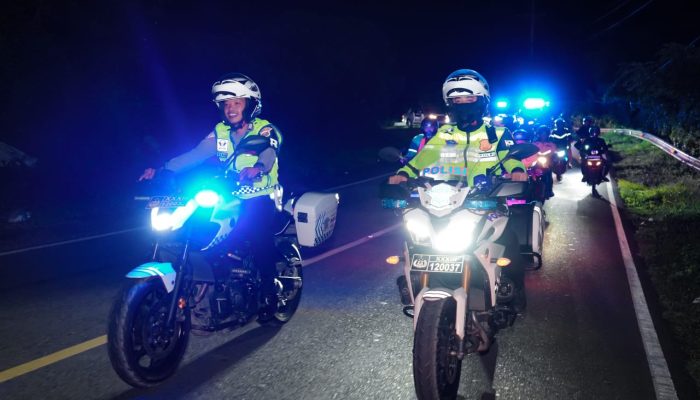 Ditlantas Polda Sulbar Gelar Aksi Sahur On The Road, Bareng Driver Ojol Berbagi Kehangatan di Kota Mamuju