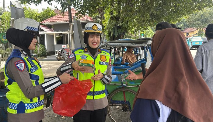 Polantas Menyapa: Samsat Maros Berbagi Jelang Buka Puasa