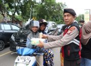 Polres Jeneponto Bagikan Takjil, Wujud Kepedulian di Bulan Ramadhan