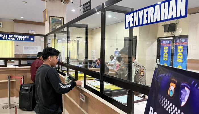 POLANTAS MENYAPA SAMSAT MAROS, PERCEPAT PELAYANAN KEPADA MASYARAKAT