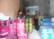 Cegah Kelangkaan LPG, Bhabinkamtibmas Polsek Banggae Turun Langsung Pantau Pangkalan LPG Siaga di Pangali-Ali