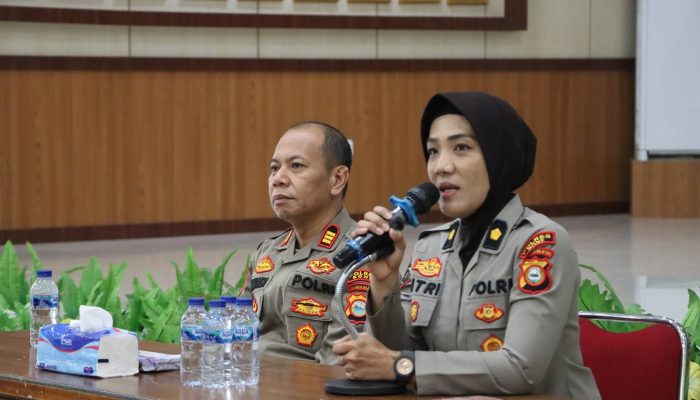 Kabag SDM Polres Bone Berikan Motivasi Kepada Siswa Latja di Sela Penerimaan Materi