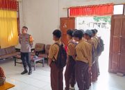Cegah Kenakalan Remaja, Bhabinkamtibmas Polsek Mengkendek Berikan Pembinaan kepada Pelajar SMK Negeri 2 Tana Toraja
