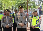 Sentuhan Kepedulian di Jalan Raya, Kapolres Gowa Kembali Bagikan Helm Gratis untuk Keselamatan Warga
