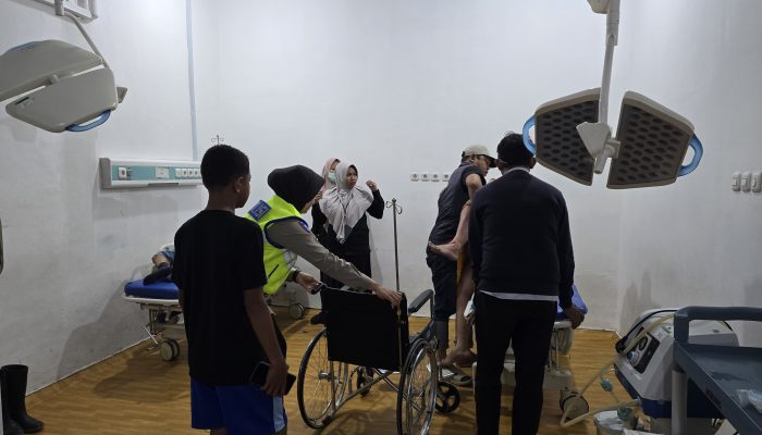 Kasat Lantas Polrestabes Sigap Selamatkan Korban Kecelakaan, Antar ke Rumah Sakit Terdekat