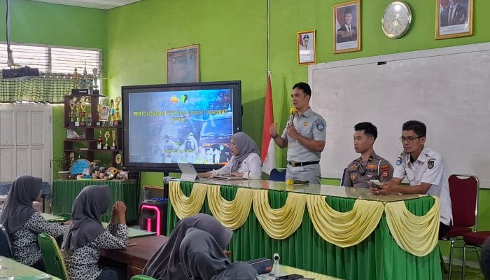 Sinergi Polantas – Dokkes Polres Bone Hingga Jasa Raharja Edukasi Pelajar SMAN 3 Bone