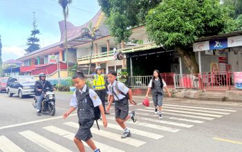 Strong Point Sat Lantas Polres Tator, Berikan Pelayanan Masyarakat Di Pagi Hari