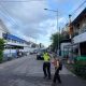 Aksi Polwan Sidrap Nyebrangin Anak di Jalan Dapat Apresiasi Warga
