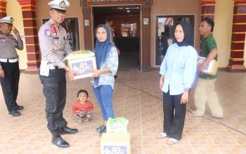 Polres Tana Toraja Salurkan Bansos dalam Rangka HUT Bhayangkara ke-80