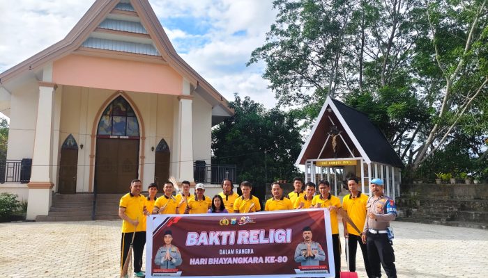 Sambut Hari Bhayangkara ke-80, Polres Soppeng Gelar Bakti Religi di Pekuburan Umum, Masjid dan Gereja