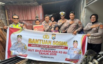 Satlantas Polres Palopo Gelar Baksos Hut Bhayangkara Ke-80, Bagikan Sembako Kepada Buruh Harian Kurang Mampu