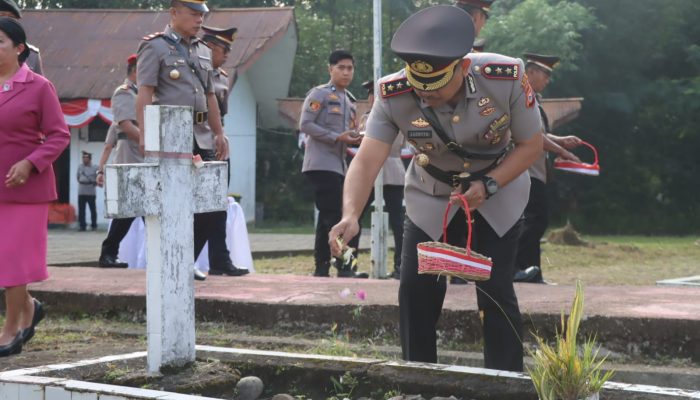 Mengenang Jasa Pahlawan, Polres Toraja Utara Gelar Ziarah Rombongan Sambut Hari Bhayangkara ke-80