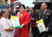 Berbagi Kebahagiaan di Hari Jadi Bhayangkara, Polres Bulukumba bagikan beras Gratis Ke Warga