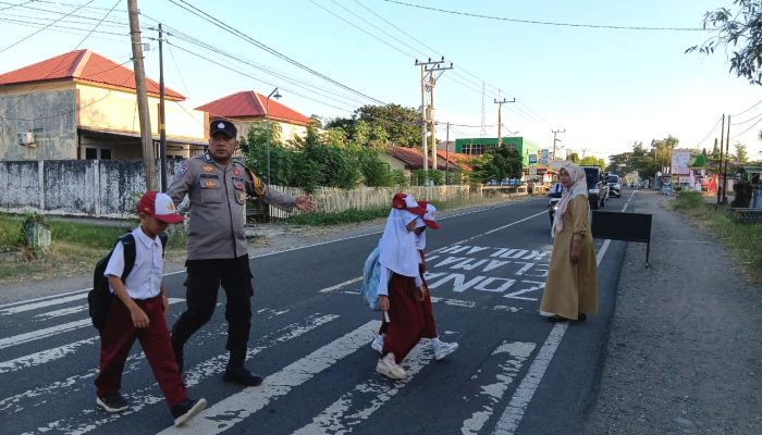 Hadir di Tengah Kesibukan Pagi, Polsek Malunda Berikan Rasa Aman bagi Pengguna Jalan