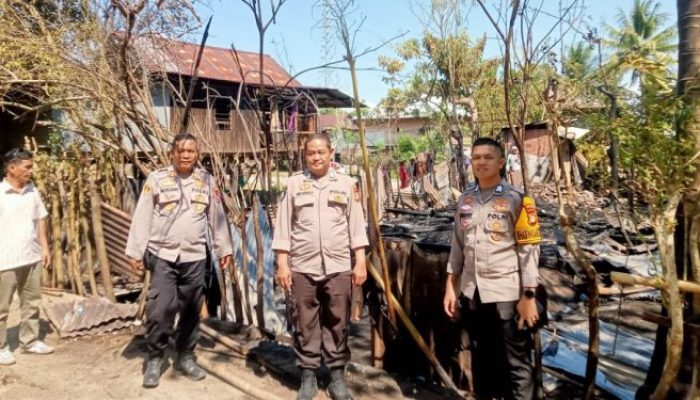 Damkar dan Personil Polsek Duampanua Padamkan Kebakaran, Kerugian Puluhan Juta Rupiah