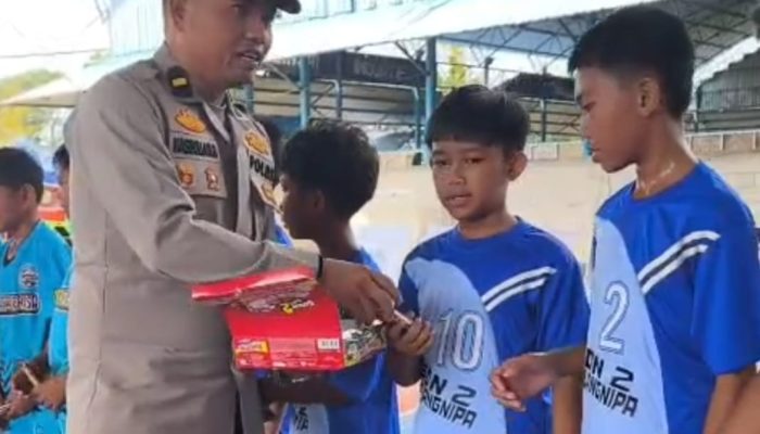 Di Balik Pengamanan Bhayangkara Cup, Polres Sinjai Tebar Kepedulian kepada Generasi Muda.