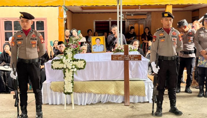 Wujud Penghargaan atas Pengabdian, Polres Tana Toraja Gelar Upacara Persemayaman Kedinasan bagi Almarhum AIPTU Anton Jacob Subhara