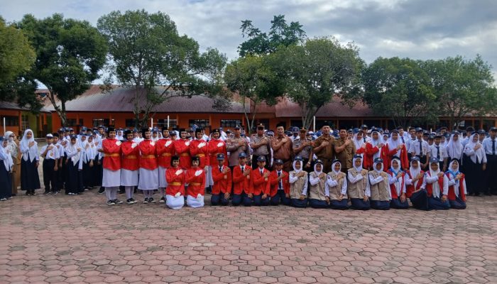 Bentengi Generasi Muda dari Narkoba, Kasat Binmas Polres Luwu Tanamkan Kesadaran Hukum di SMP Negeri 1 Bajo