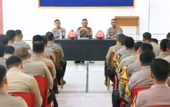 Pimpin Kegiatan Anev, Wakapolres Majene Tekankan Peran Strategis Bhabinkamtibmas sebagai Garda Terdepan Pelayanan dan Ketahanan Pangan