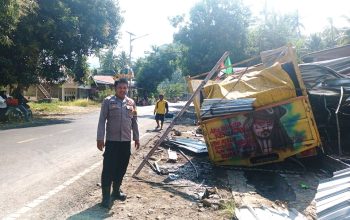 Truk Hantam Tiga Rumah Warga di Desa Ulidang Majene, Polsek Sendana Amankan TKP
