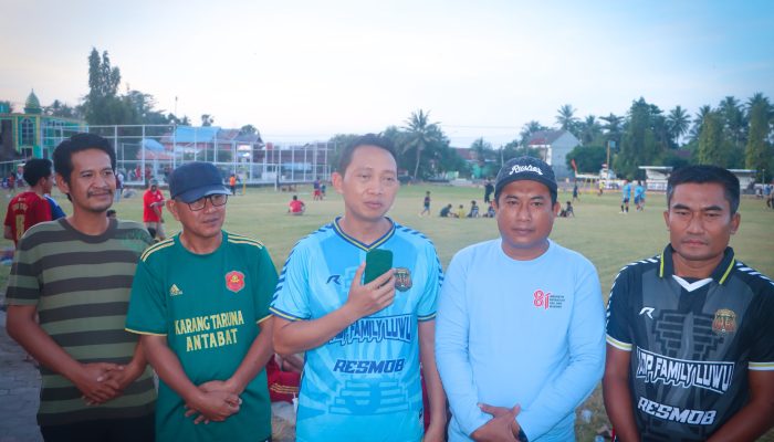 Kapolres Luwu Tunjukkan Kedekatan dengan Warga, Turun Langsung di Laga Bhayangkara FC vs Saluparemang Selatan FC