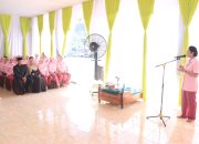 Ketua Bidang Keagamaan Pengurus Pusat Yayasan Kemala Bhayangkari Kunjungi TPQ Nurul Ikhlas Polres Majene