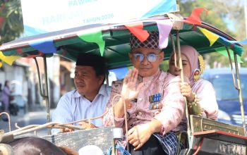 Wakapolres Majene Ikut Pawai Budaya, Naik Bendi Meriahkan Hari Jadi Majene ke-481