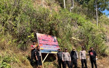 Cegah Karhutla, Polsek Sesean Pasang Spanduk Imbauan di Tiga Titik Yang Dinilai Rawan Kebakaran