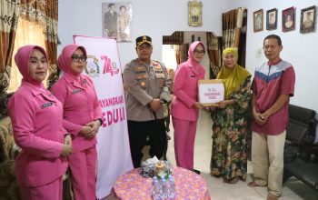 Sambut HKGB Ke-74, Bhayangkari Polres Jeneponto Gelar Bhayangkari Peduli Dengan Kunjungi Warakawuri
