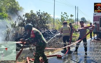 Gerak Cepat, Polsek Bontobahari Bersama TNI dan Damkar Padamkan Kebakaran Lahan