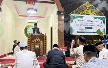 Hadiri Maulid Nabi di Masjid At Taqwa Aspol, Kapolres Soppeng Perkenalkan Diri dan Ajak Warga Perkuat Silaturahmi