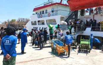 Sat Polair Polres Majene Perketat Pengamanan Bongkar Muat KM Sabuk Nusantara 93 di Pelabuhan Palipi