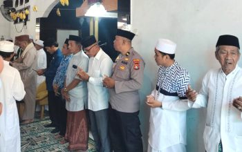 Pererat Silaturahmi, Kapolsubsektor Tubo Sendana Hadiri Peringatan Maulid Nabi di Onang Utara