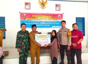Bhabinkamtibmas Polsek Banggae Kawal Penyaluran BLT-DD di Buttu Baruga, 19 Warga Terima Bantuan