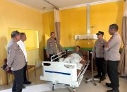 Bukan Sekadar Pimpinan, Kapolres Luwu Hadir Menguatkan Personel yang Terbaring Sakit