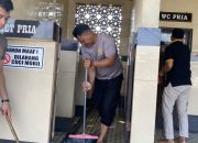Polres Sidrap Gelar Gerakan Asri Bersihkan Masjid Nurul Jihad Wala