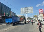 Cegah Kemacetan di SPBU, Patmor Polres Bulukumba Turun Atur Arus Lalu Lintas