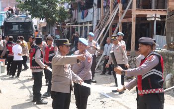 Polres Wajo Salurkan 13 Ribu Liter Air Bersih untuk Warga Watanglipue