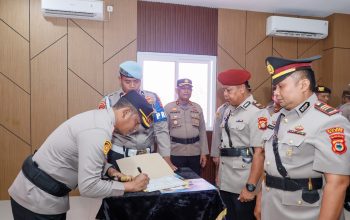 Sertijab Kapolsek dan Kasiwas, Kapolres Barru: Jalankan Tugas dengan Baik
